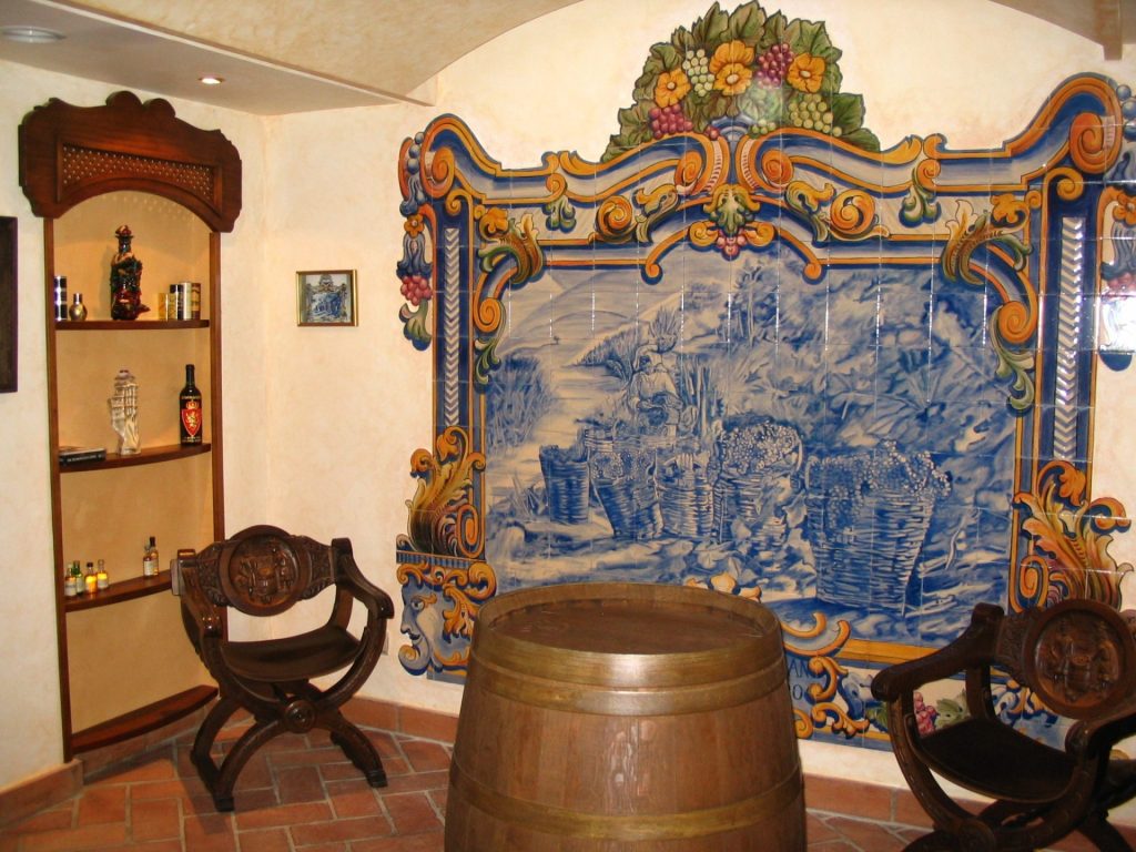 Decoración rústica con mural